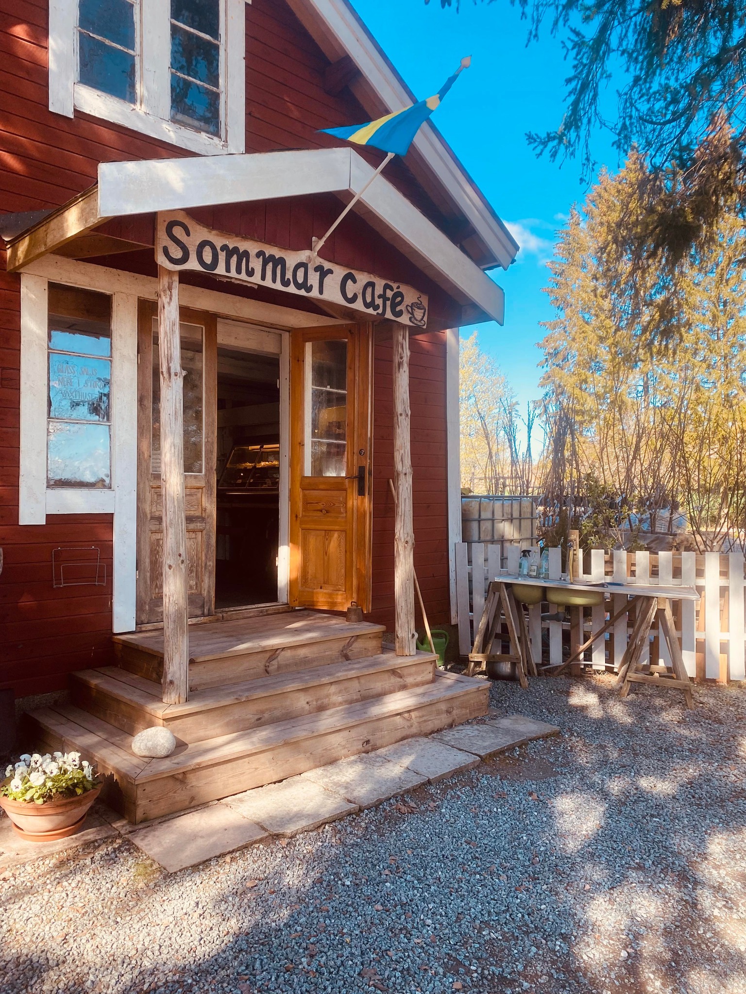 Sommarcafé från utomhus